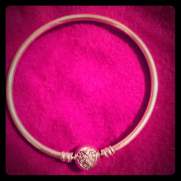 Gorgeous "You melt my heart" Pandora Bangle. - Picture 3 of 3